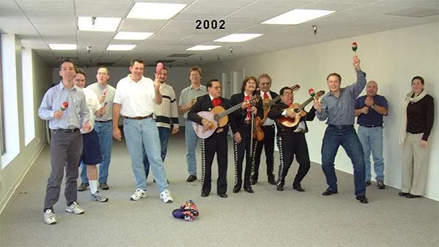 Елон Муск и СпацеКс тим 2002