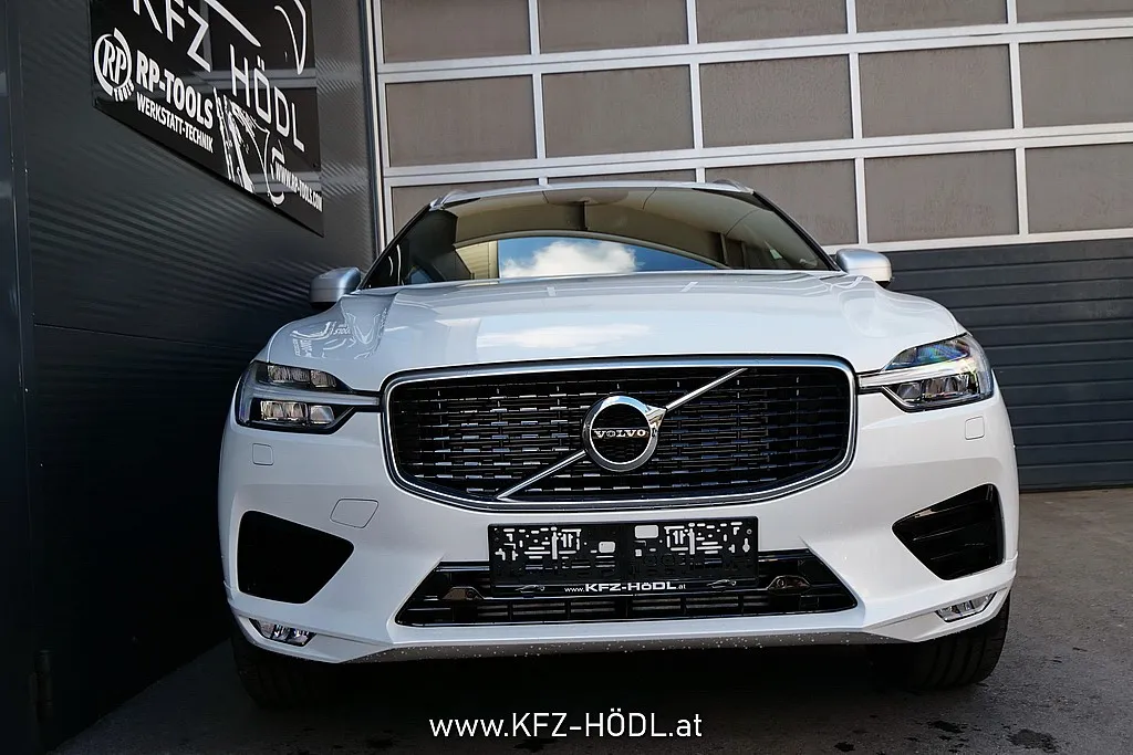 Volvo XC60 T4 R-Design Geartronic Image 3