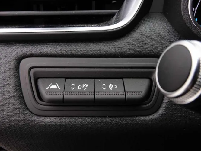 Renault Clio 1.6 E-Tech HEV 140 Look + Carplay + Virtual + LED Lights + Camera Image 9
