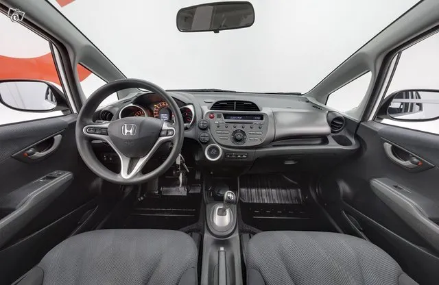 Honda Jazz 5D 1,4i Comfort i-Shift - / Lohkolämmitin / Vetokoukku / Ilmastointi / Image 9