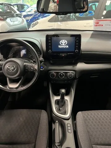 Toyota Yaris 1,5 VVT-iW Active Multidrive S - / Navigointi / Peruutuskamera / Mukautuva vakionopeudensäädin / Image 9