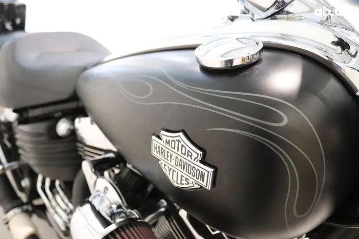 Harley-Davidson FXCWC  Image 5